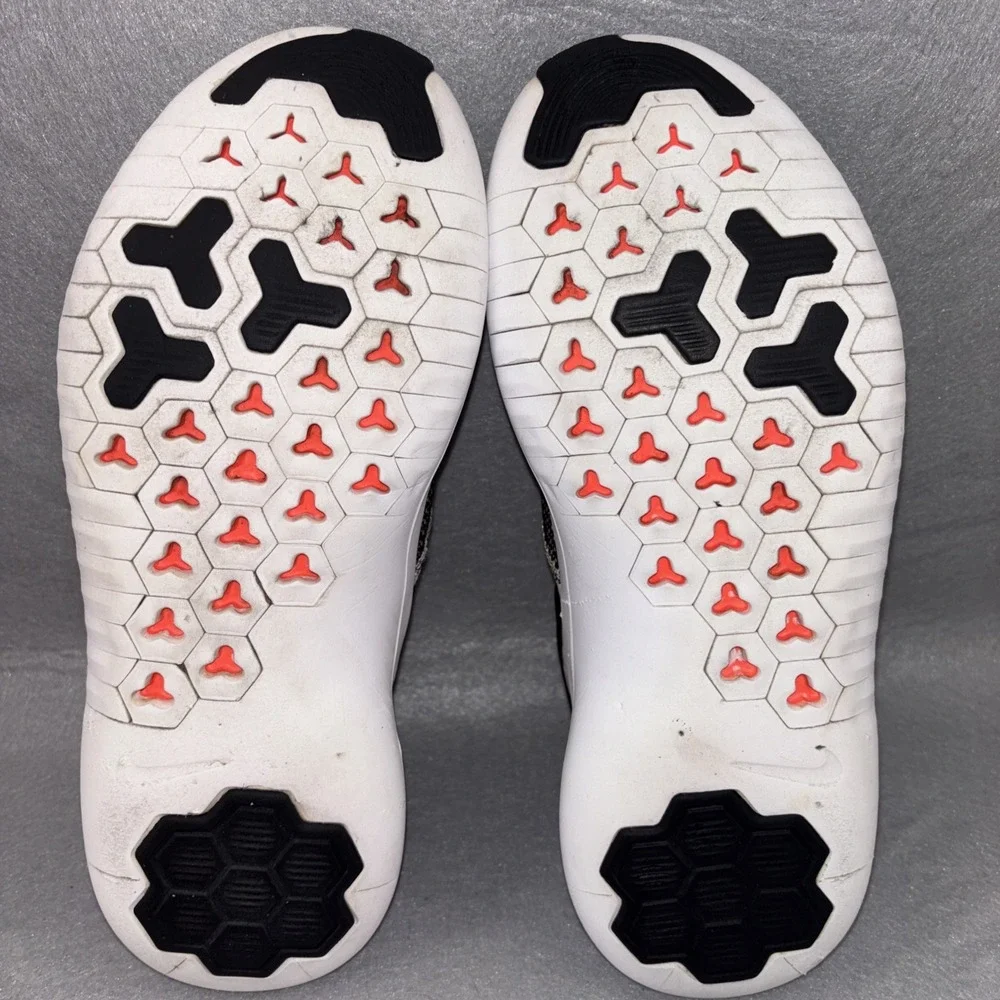 Nike Free TR 8 942888-101 White Black Total Crimson Trainers Women's US 8.5 EUC